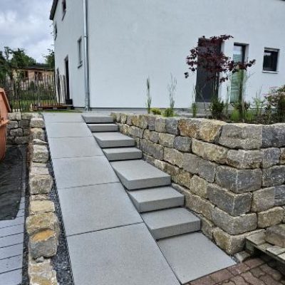 Ein etwas anderer Zugang zur Eingangstür - Biebergemünd