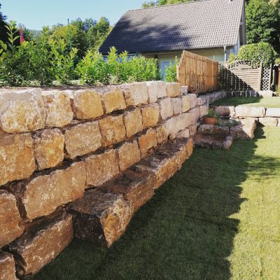 Hangabfang mit großen Muschelkalkblöcken