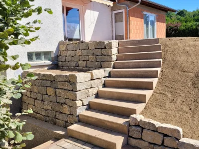 Maul Gartenbau - Treppenanlage aus kleinen Muschelkalkblöcken - Gründau Main-Kinzig-Kreis