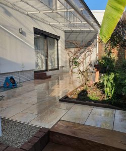 Neue Terrasse mit Naturstein und Keramikplatten - fertig 3 - Maul Gartenbau, Gründau, Gelnhausen, Langenselbold und Umgebung