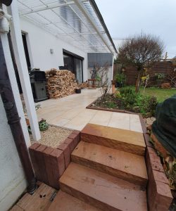 Neue Terrasse mit Naturstein und Keramikplatten - fertig 6 - Maul Gartenbau, Gründau, Gelnhausen, Langenselbold und Umgebung