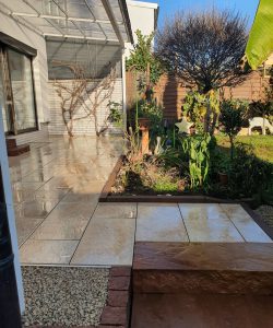 Neue Terrasse mit Naturstein und Keramikplatten - fertig 7 - Maul Gartenbau, Gründau, Gelnhausen, Langenselbold und Umgebung