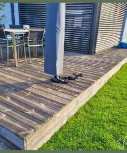Kleines Upgrade einer verwitterten Holzterrasse